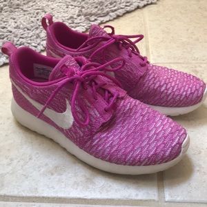 Nike roshe women’s size 8.5